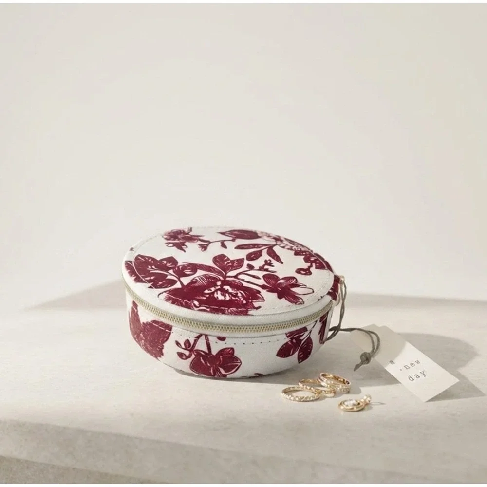 A New Day Round Travel Jewelry Organizer Burgundy Floral Toile Cream NWT‎
